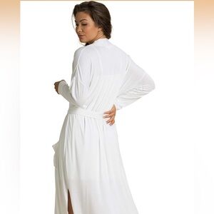 Barefoot Dreams woman’s duster robe in pearl.